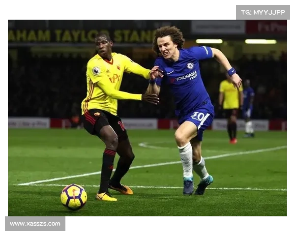 大卫路易斯在后防线中发挥的核心作用与影响力分析